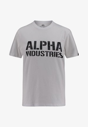 Weißes Baumwoll-T-Shirt mit kräftigem schwarzem Text "ALPHA INDUSTRIES" auf der Vorderseite. Kurze Ärmel, runder Halsausschnitt, lässige Passform.