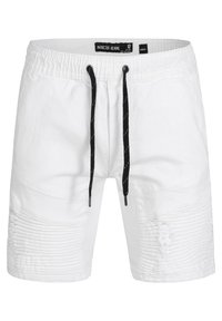 Pantalones cortos blancos de algodón, con una textura acanalada, detalles deshilachados en el lado izquierdo y un cordón negro en la cintura.