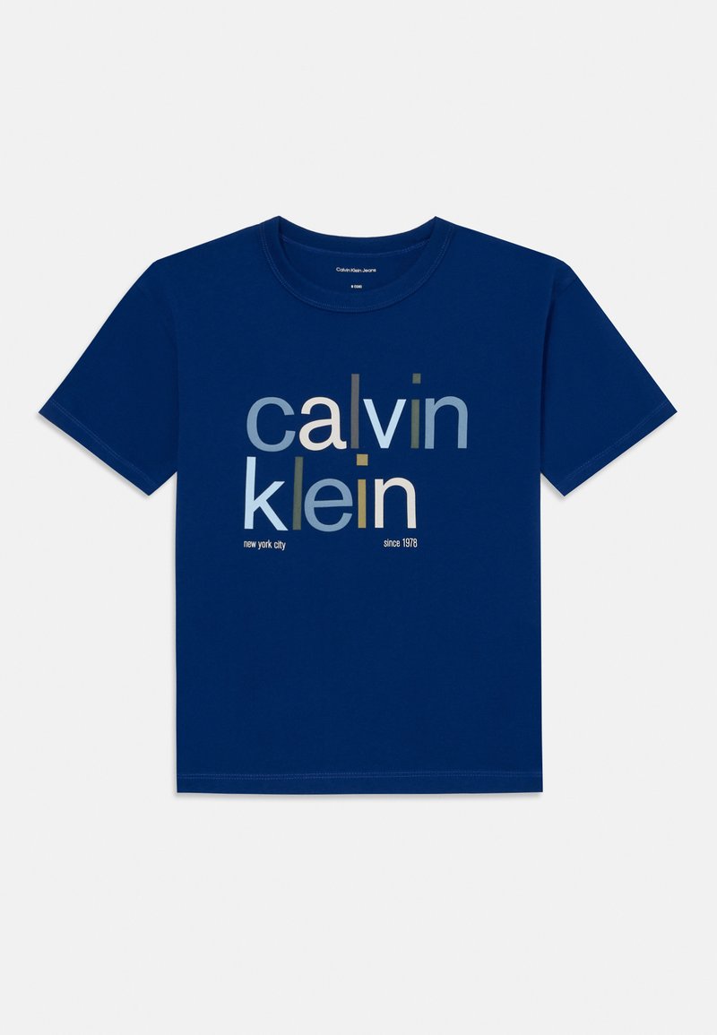 Calvin Klein Jeans COLOR LOGO GRAPHIC UNISEX - T-shirt imprimé - bold blue