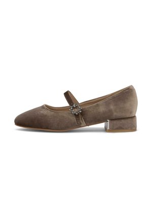 Zapato Mary Jane de ante marrón con tacón bajo de bloque y hebilla decorativa con piedras de strass en la correa lateral.