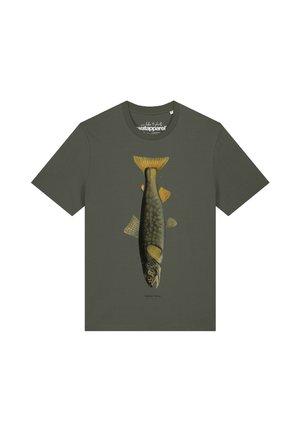 Donkergroen T-shirt met een gedetailleerde illustratie van een beekforel in het midden en de tekst "Salmo trutta" eronder.