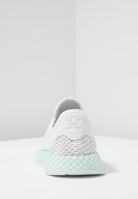 adidas Originals DEERUPT RUNNER Trainers footwear white