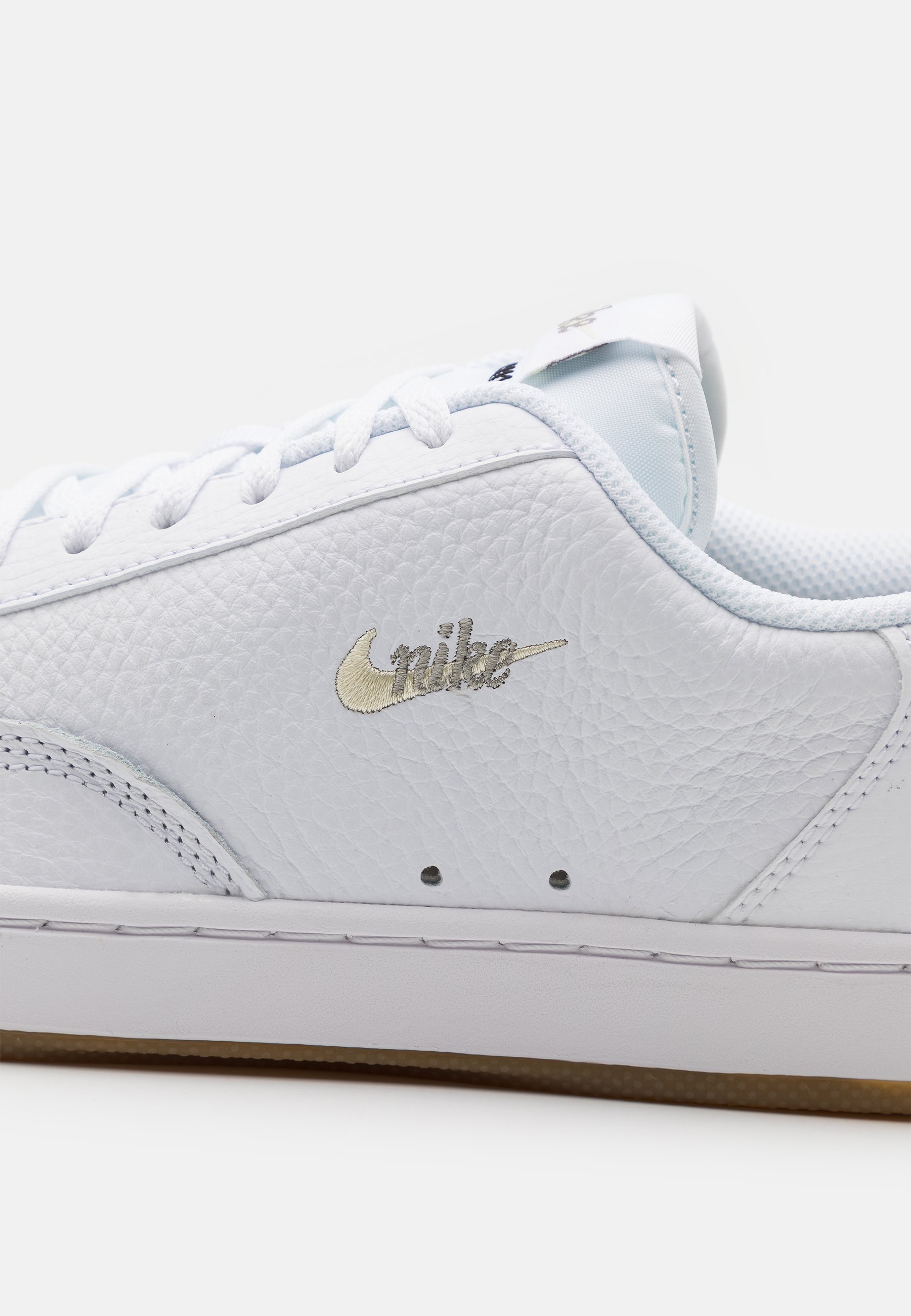 Nike Sportswear COURT VINTAGE UNISEX - Trainers - white/fossil enigma  stone/light brown/white - Zalando.co.uk