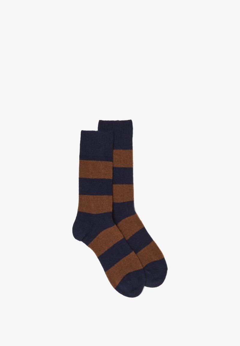 Calcetines de hombre hechos de un tejido suave, con franjas horizontales en tonos azul marino y marrón, con un puño acanalado y una textura suave.