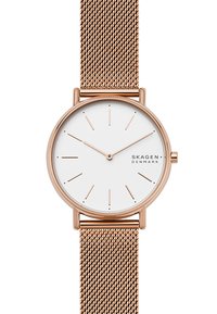Skagen laikrodis su apvaliu baltu ciferblatu, plonais rožinės aukso valandomis ir tekstūruotu rožinės aukso tinkleliu. Paprastas, minimalistiškas dizainas.