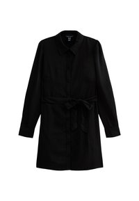 Camicia a maniche lunghe nera con colletto, chiusura frontale con bottoni, cintura legata in vita e texture liscia.