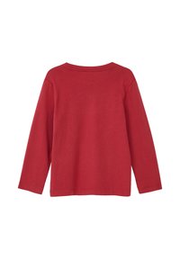Rotes Langarm-T-Shirt mit Rundhalsausschnitt. Aus weicher Baumwolle gefertigt, bietet es eine glatte Textur und saubere Nähte entlang des Saums und der Bündchen.