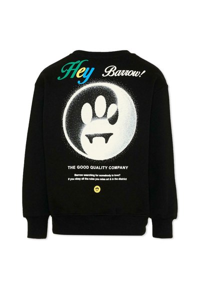 Sweat-shirt noir avec texte blanc et coloré "Hey Barrow !" et une empreinte de patte blanche avec un graphique de crocs de vampire au dos.