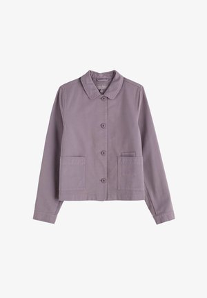 Šviesiai violetinė medvilninė striukė su apykakle, sagų užsegimu ir dviem priekine kišenėmis. Lygios tekstūros su ilgomis rankovėmis.