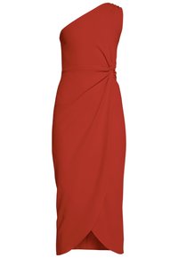 Axelbandslös röd klänning med ett vridet detaljer vid midjan, gjord av ett mjukt tyg, med en figursydd silhuett och knälång fåll.