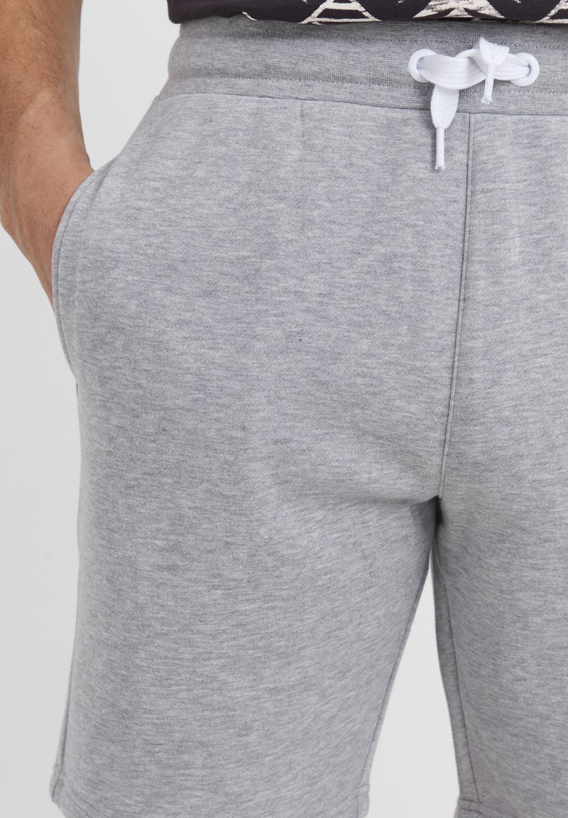 Herren Chino Shorts | Solid SDOLIVER Shorts light grey melange/hellgrau - PM02116 Herren Chino Shorts | Solid SDOLIVER Shorts light grey melange/hellgrau - PM02116