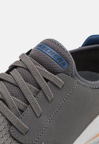 Skechers DELSON 3.0 - Zapatillas - gray