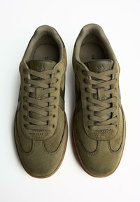 Bershka Sneakers - khaki