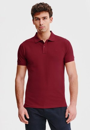 - Koszulka polo