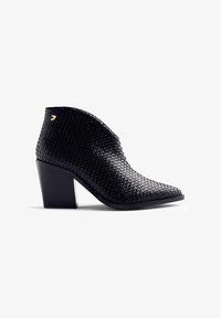 Valittu, black