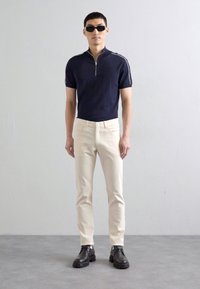 Theory RAFFI NEOTERIC - Stoffhose - warm ivory
