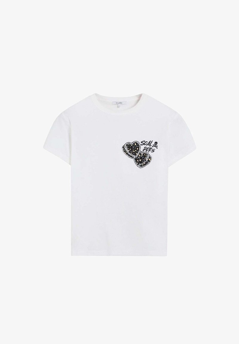 T-shirt en coton blanc avec un impression graphique noire de deux cœurs avec un motif léopard et le texte "SCALP DEPS" sur le côté gauche de la poitrine.