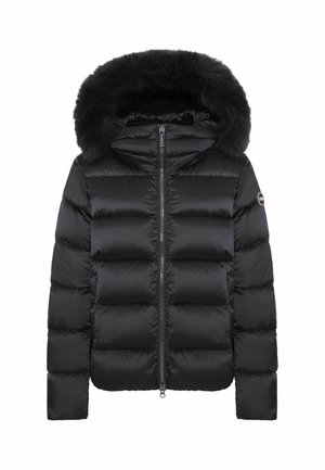 Doudoune noire avec matelassage horizontal, fermeture éclair frontale et capuche bordée de fausse fourrure noire.