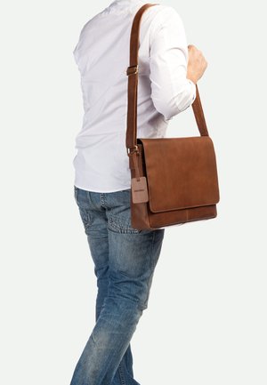 Burkely FUNDAMENTALS VINTAGE - Sac bandoulière - cognac
