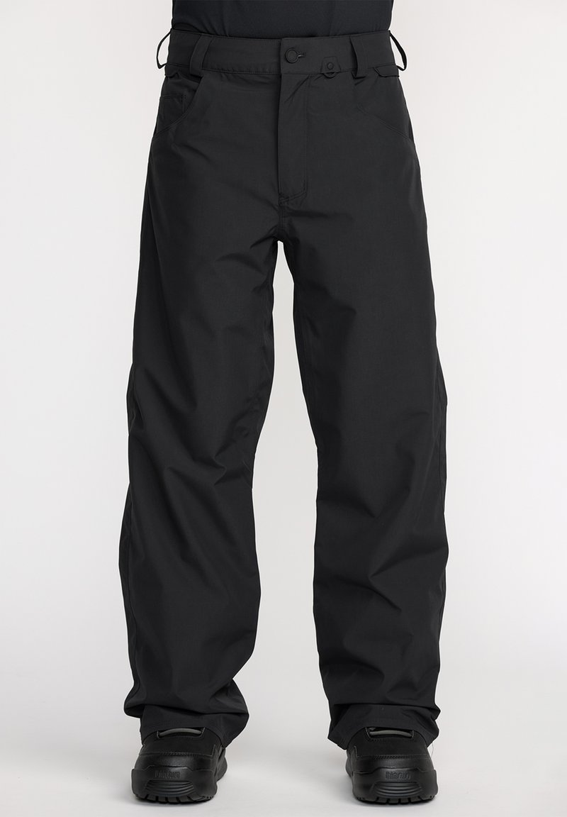 Pantalons noirs imperméables en tissu durable ; dotés d'une fermeture à bouton, d'une taille ajustable et d'une coupe droite pour faciliter le mouvement.