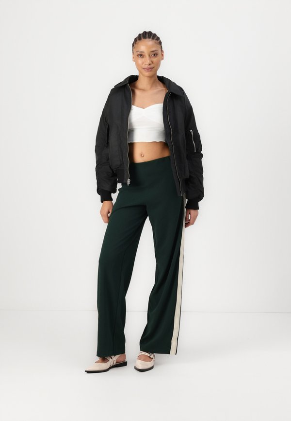 VMBERLIN WIDE PANEL NOOS - Trousers - scarab4