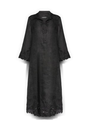 Czarna sukienka midi z długim rękawem, kołnierzykiem, dekoltem w serek i kwiatowymi koronkowymi wycięciami na mankietach i na dole.