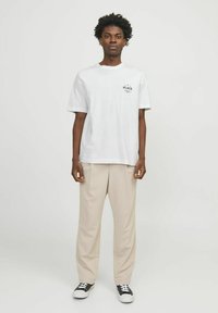 Jack & Jones GEDRUCKT RUNDHALS - T-shirt con stampa - bright white