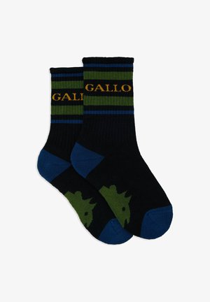Calze nere con dettagli verdi, caratterizzate da strisce blu e un logo giallo "GALLO". Include un logo a motivo di gallo sul tallone.
