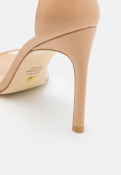 Stuart Weitzman Sandále na vysokom opätku - beige