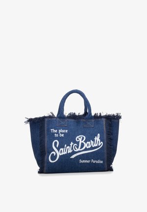 Borsa a tracolla in tessuto blu con bordi sfrangiati, manici corti e testo bianco con la scritta "The place to be Saint Barth Summer Paradise."
