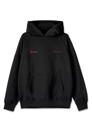 Zwarte sweatshirt met capuchon en voorkantzak, rode tekst "Pegador" en "Values & Visions" op de borst, en subtiele borduursel op de linkermouw.