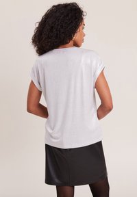 Breal MIT KURZEN ÄRMELN - T-shirt imprimé - gris argent