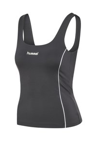 Sort sports tanktop med brede stropper, lavet af glat materiale. Har hvide detaljer langs siderne og et lille logo på fronten.