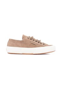 Sneaker in suede beige con suola in gomma bianca, punta tonda, design con lacci e branding discreto sul lato. Superficie texturizzata con accenti minimi.