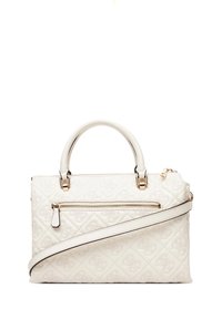 Valkoinen peitto laukku kultaisilla yksityiskohdilla, kaksinkertaisilla kahvoilla, irrotettavalla olkahihnalla ja ulkopuolisella vetoketjupussilla lisätoiminnallisuutta varten.