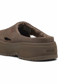 Puma CA  FROST EXPLORER  - Zoccoli - totally taupe-intense red