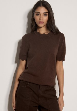 Apricot, SCALLOP KNITTED T-SHIRT - Μπλουζάκι με στάμπα - brown
