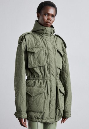 Norma Kamali QUILTED HOODED CARGO - Parkaer - military