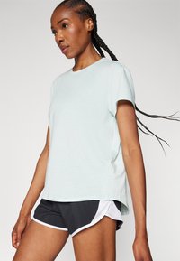 HOKA ESSENTIAL TEE - T-shirt desportiva - aqua breeze