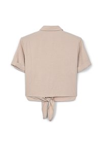 Maglietta corta beige a maniche corte con una consistenza morbida, dotata di colletto e dettaglio di cravattino annodato all'orlo posteriore.
