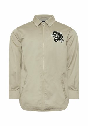 Veste beige zippée avec col, deux poches latérales et un logo tête de panthère noire sur la poitrine gauche.