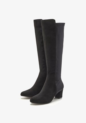 Botas de ante negras hasta la rodilla con tacón cuadrado, que cuentan con una parte superior suave y un cierre de cremallera en el costado. Diseño simple y elegante.