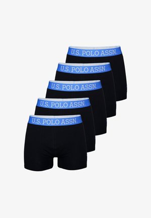 SchwarzeBoxershorts mit einem hellblauen Bund, auf dem "U.S. POLO ASSN." in Weiß gedruckt ist, in einer Reihe von fünf präsentiert.