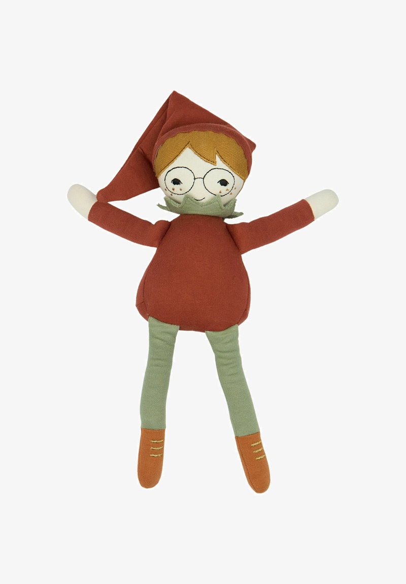 Poupée en tissu avec une tenue marron, des jambes vertes et un chapeau rouge. Porte des lunettes rondes, des détails du visage brodés et des chaussures orange.