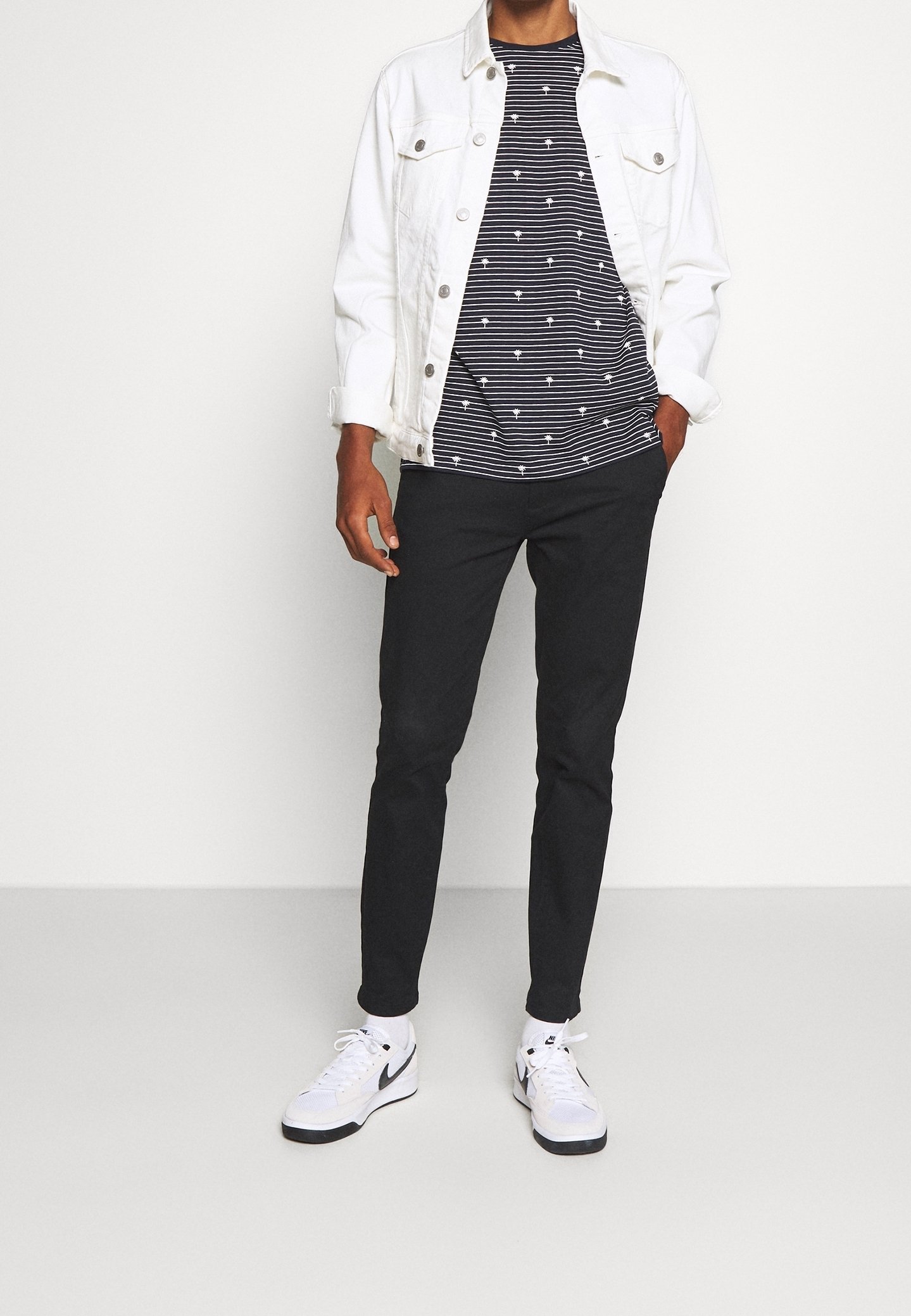Edc By ESPRIT Herren T-Shirt Mit Retro Print – 100% Baumwolle, Lässiger Fit