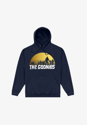 Felpa con cappuccio blu navy con tasca frontale che presenta una grafica del tramonto giallo e sagome di otto figure sopra il testo "The Goonies".