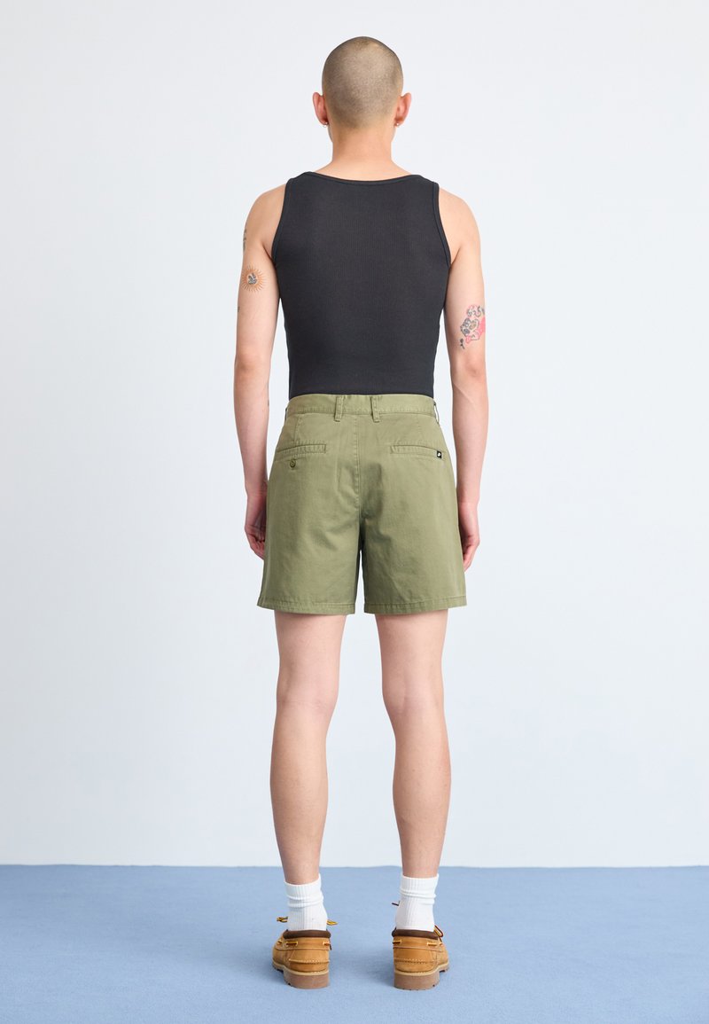 Nike Sportswear CLUB WASH SHORT - Šortky - medium olive