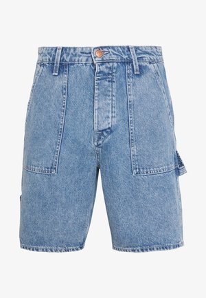 Lichtblauwe denimshorts met een hoge taille. Voorzien van twee voorzakken en één zijzak. Gestructureerde stof met een vervaagde afwerking.