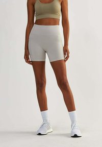 Unselected, light grey