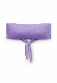 Fioletowy, plisowany top bandeau z teksturowanym wzorem fal. Posiada zawiązany detal na plecach. Gładki materiał z rozciągliwością.